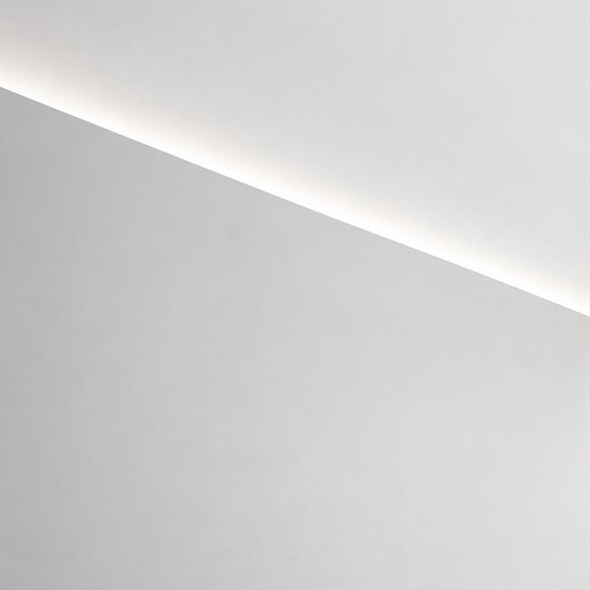 Ilumina;áo integrada à parede com Efeito Invisible Light: linha de luz contínua embutida na parede com Perfil de LED Premium Prolinea ID259